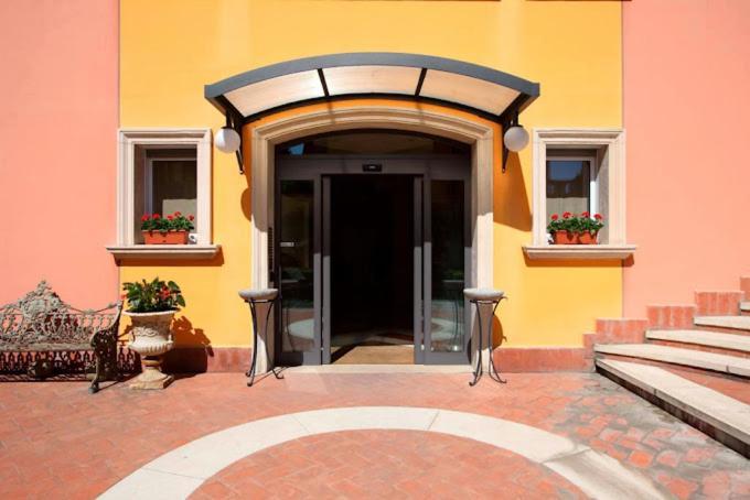Residenza Carracci Aparthotel โบโลญญา ภายนอก รูปภาพ