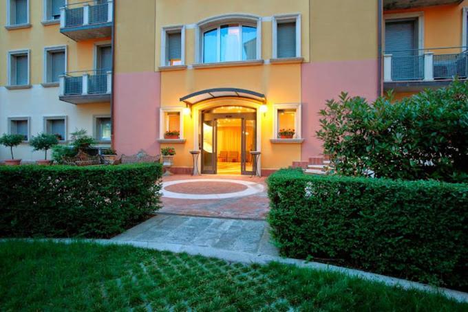 Residenza Carracci Aparthotel โบโลญญา ภายนอก รูปภาพ